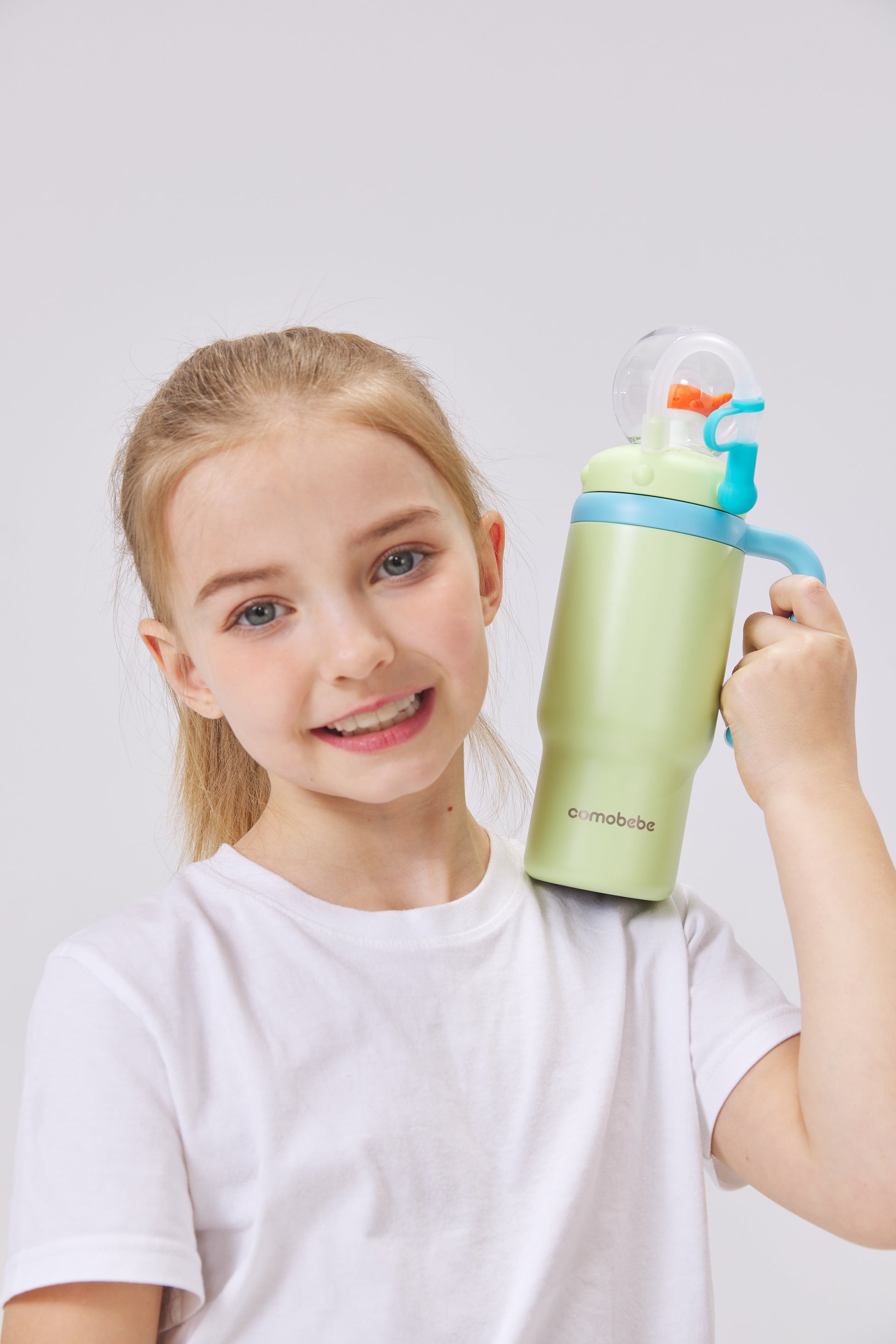 Child holding COMO Ball Tumbler 24oz green - Spring Family Hydration Bundle by COMOBEBE